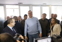 Predsednik Vučić dao potpis podrške listi Srpske napredne stranke: Beograd mora da bude na pravom putu