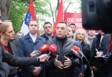 Aleksandar Vulin poslao moćnu poruku svim Srbima sa Trga Krajine: Zapad i velike sile su pokrenule rezoluciju o Srebrenici, a na nama je da završimo rezolucijom o ujedinjenju srpskog naroda