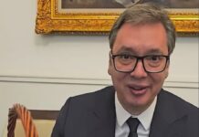 Predsednik Vučić čestitao Vaskrs i pokazao poklone koje je dobio od Srba sa Kosova i Metohije